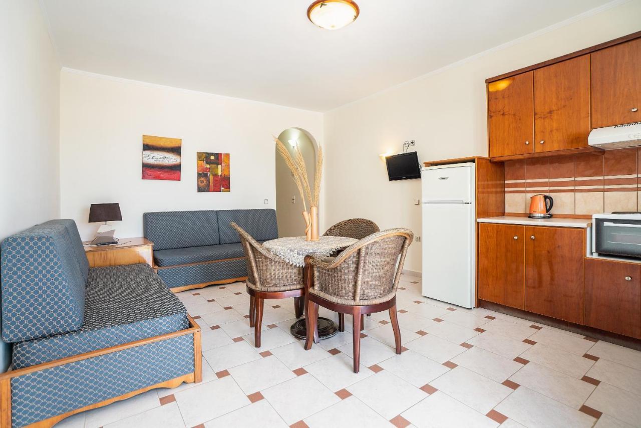 Livadia Beach Suite Exteriör bild